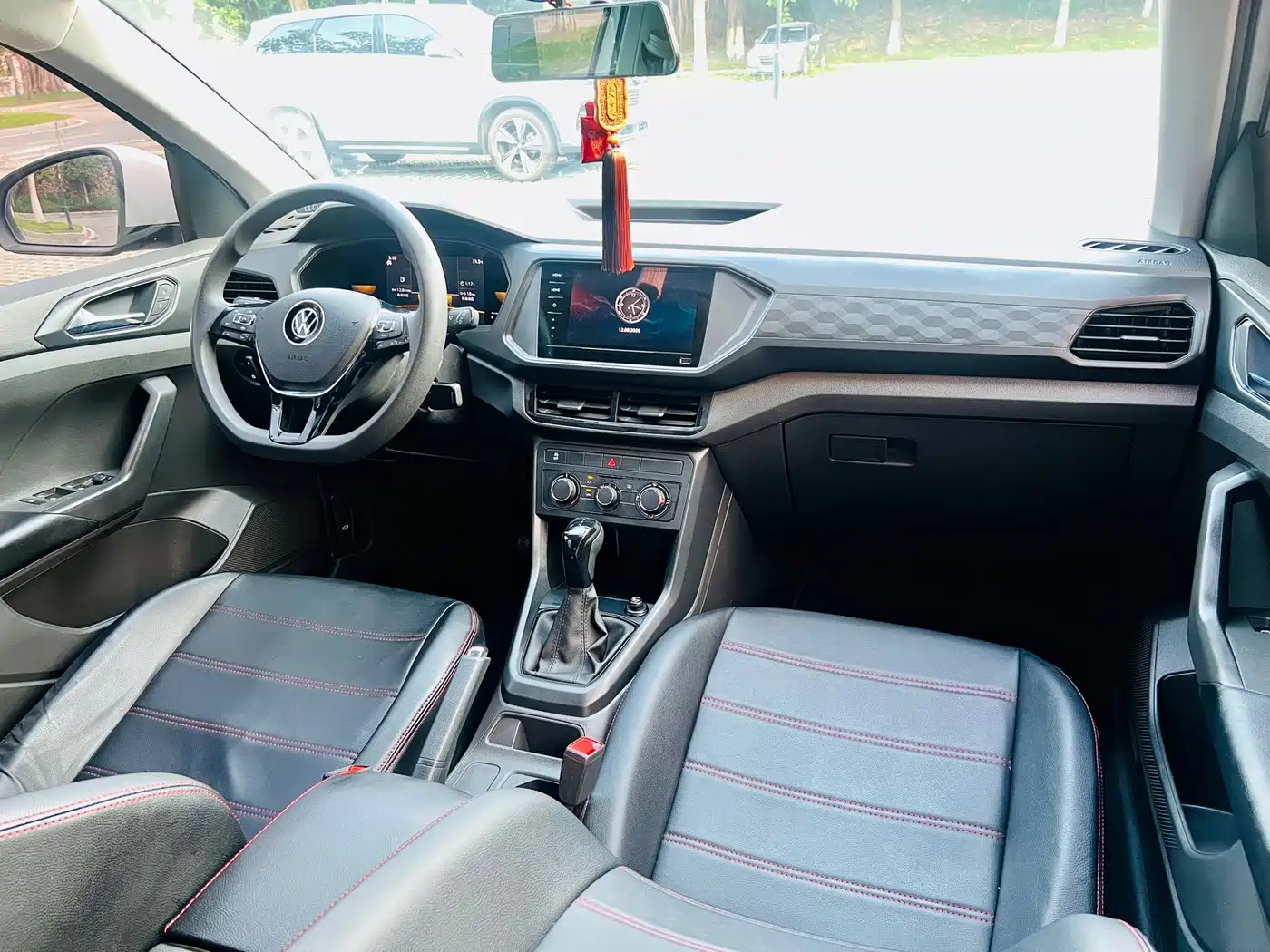 Photo 12 - Volkswagen T-Cross
