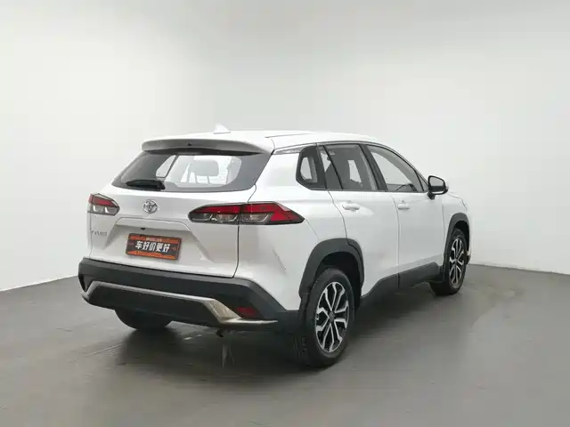 Toyota Frontlander 2022 2.0L CVT Luxury Edition — фото 2