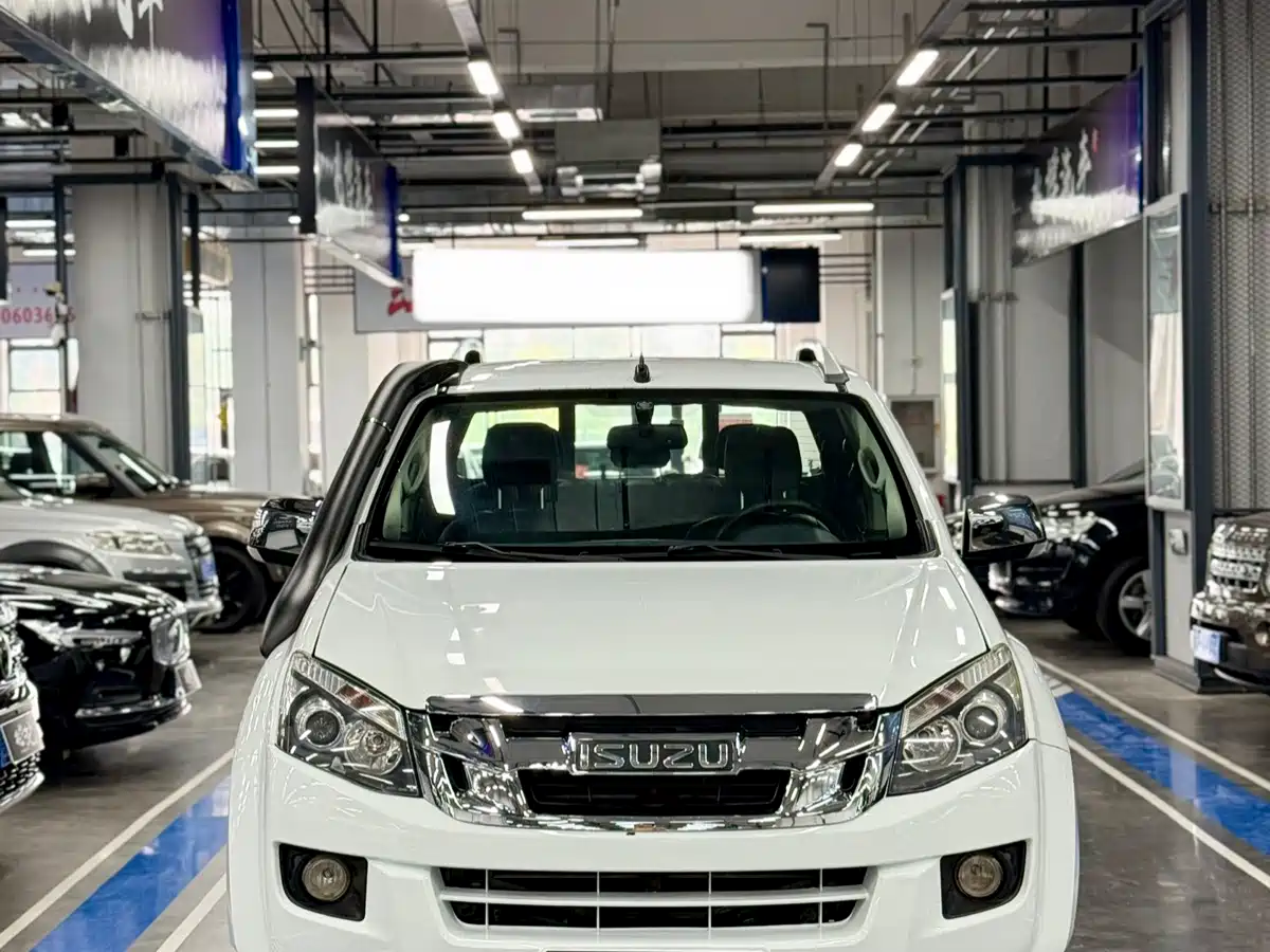 Фото 2 - Isuzu D-MAX