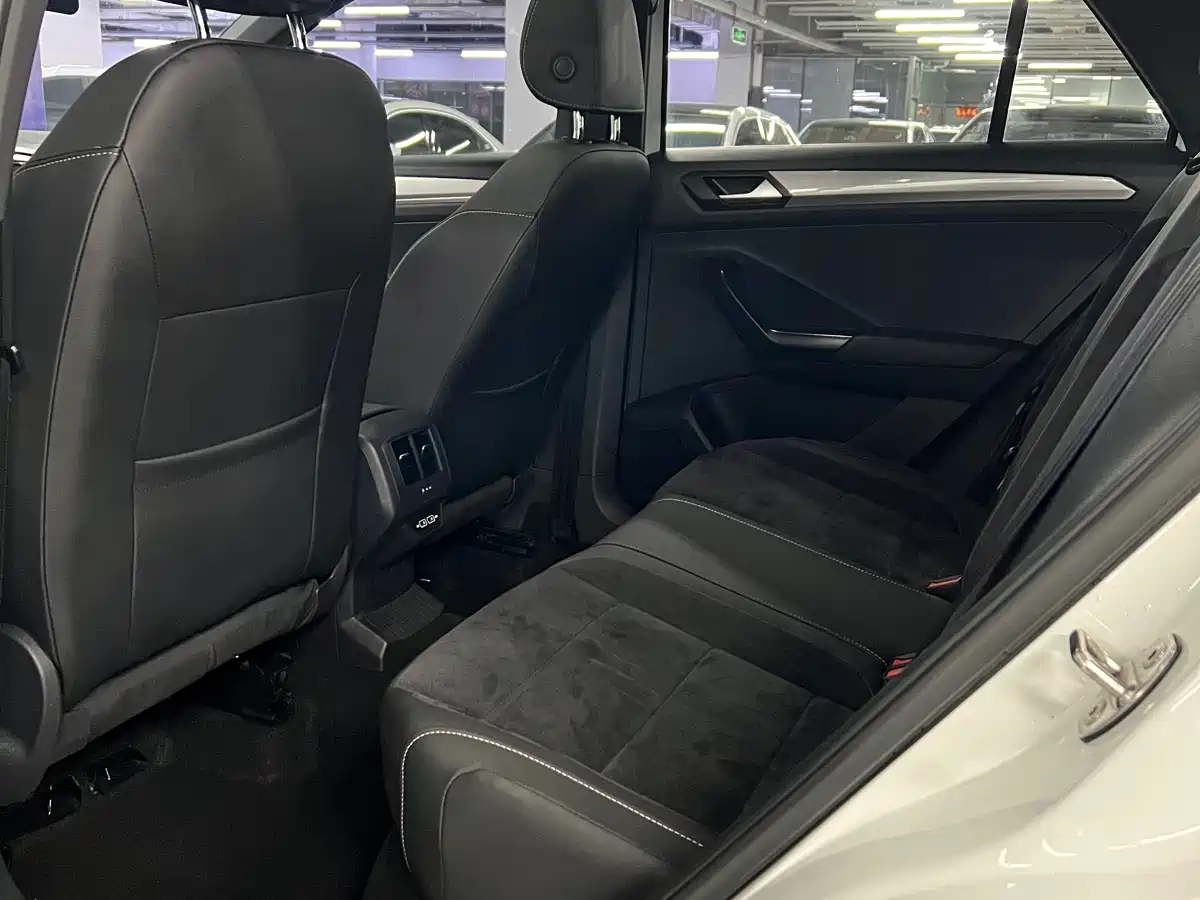 VOLKSWAGEN T ROC EXPLORING SONGS