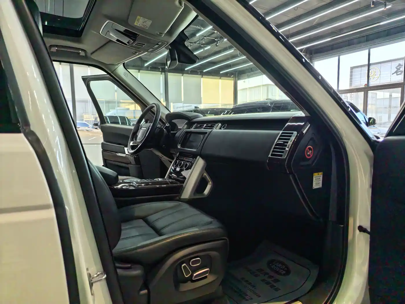 Land Rover Range Rover 2013 NA 5.0 V8 Vogue фото 8