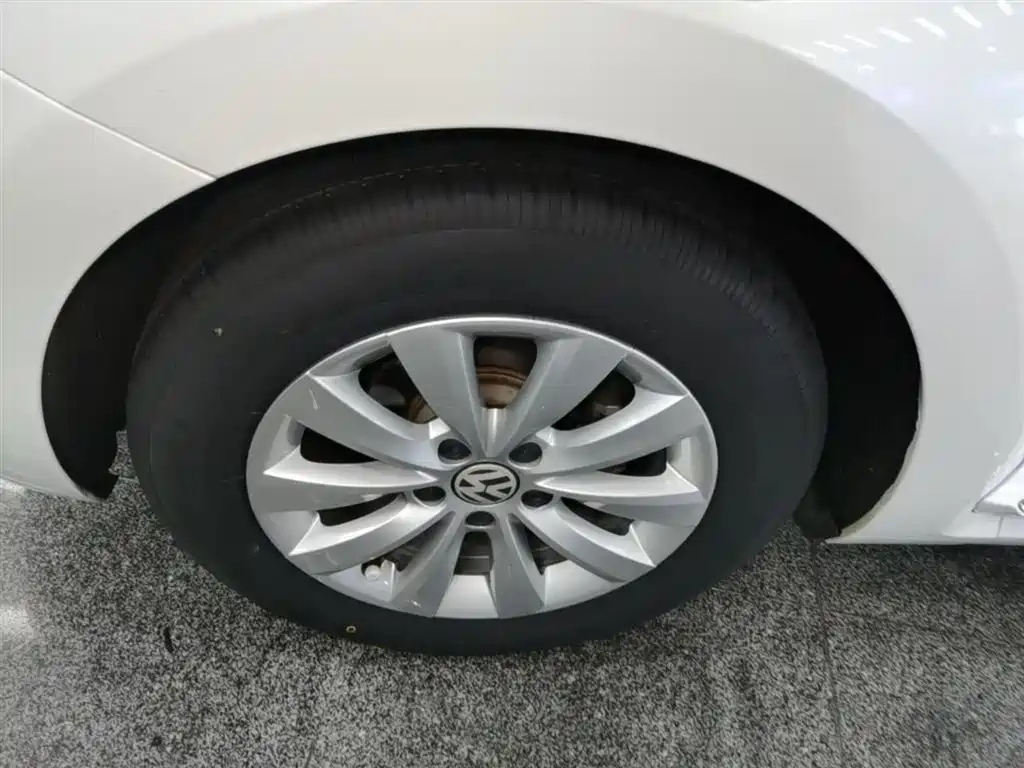 Volkswagen Beetle 2017 180TSI Enjoy фото 24