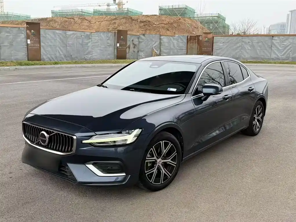 Volvo S60 2023 B4 Smart Comfort Luxury Edition