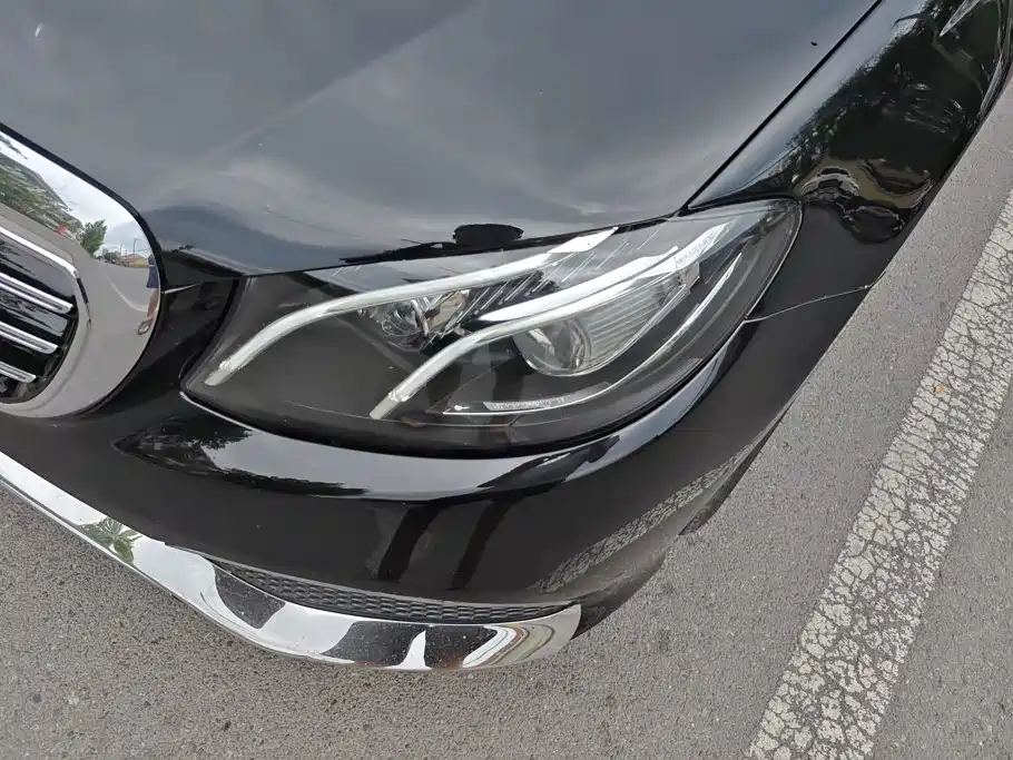 صورة 5 - Mercedes-Benz E-Class
