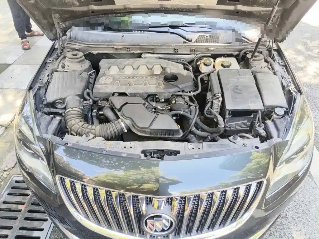 Photo 3 - Buick Regal