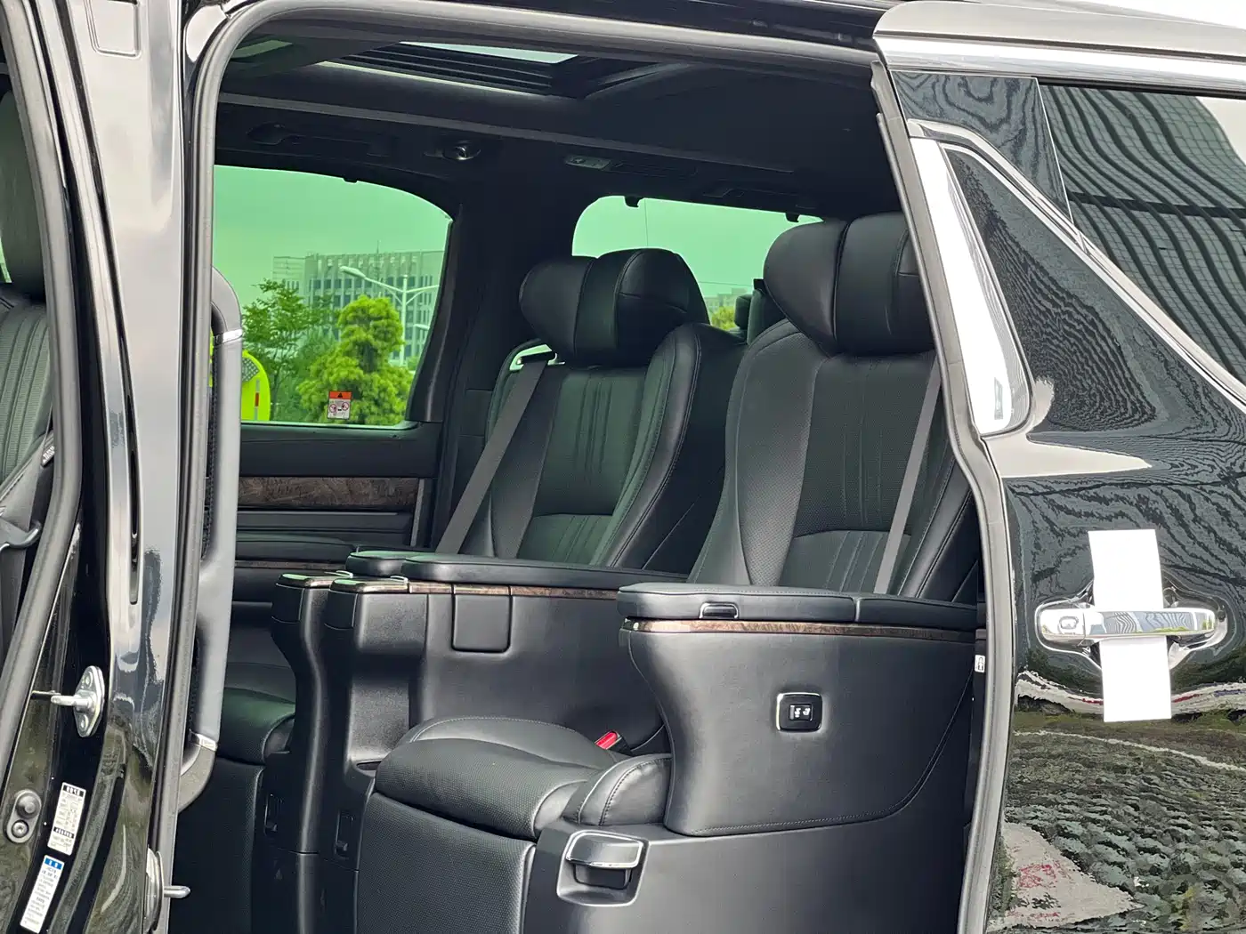 Toyota Alphard 2021 Hybrid 2.5L Premium фото 8