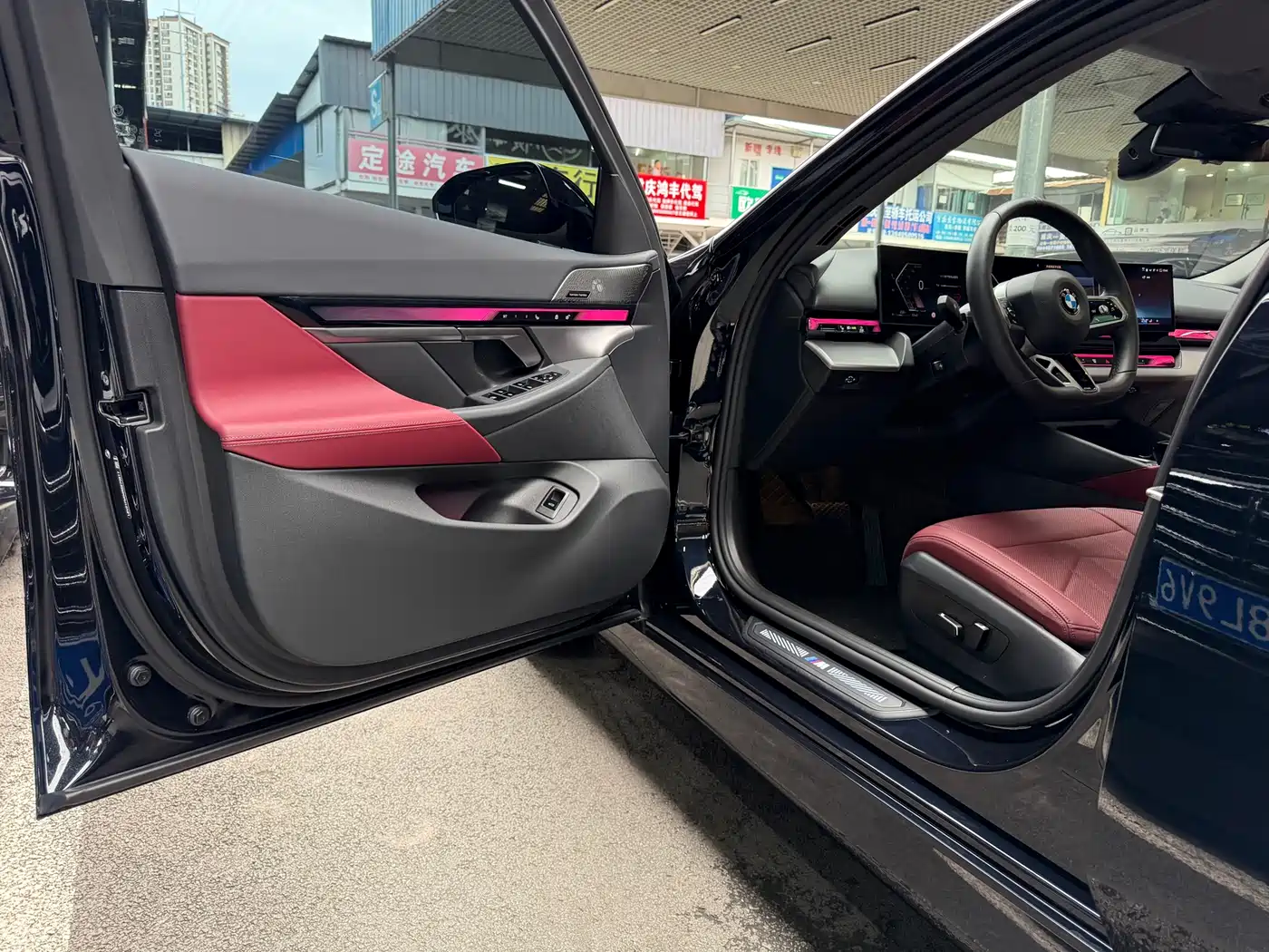 BMW 5 Series 2025 530Li Leading M Sport Package фото 9