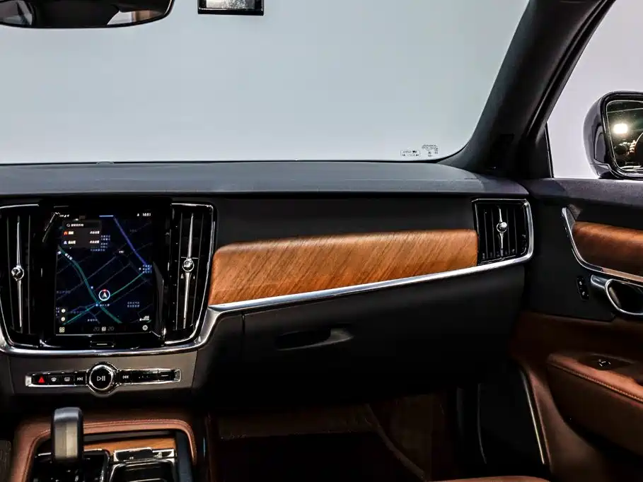 Volvo S90 2025 2024 B5 Momentum Luxury Edition