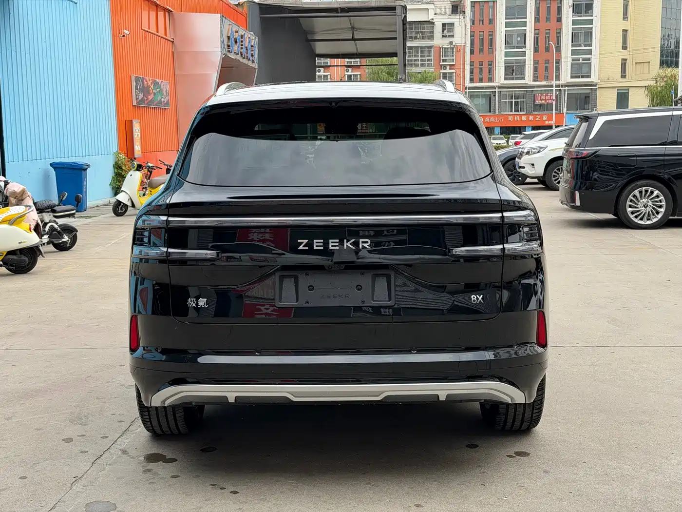 2026 ZEEKR 8X