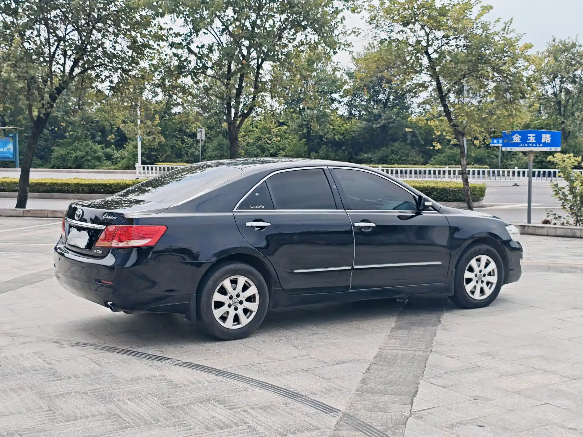 Фото 2 - Toyota Camry