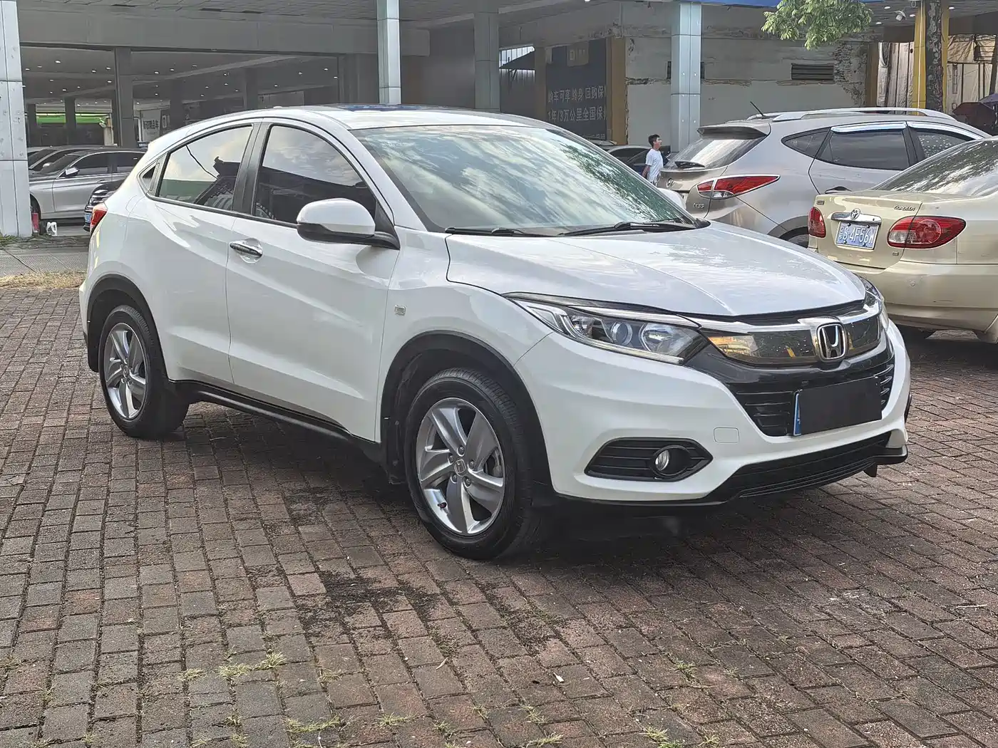 Photo 3 - Honda Vezel