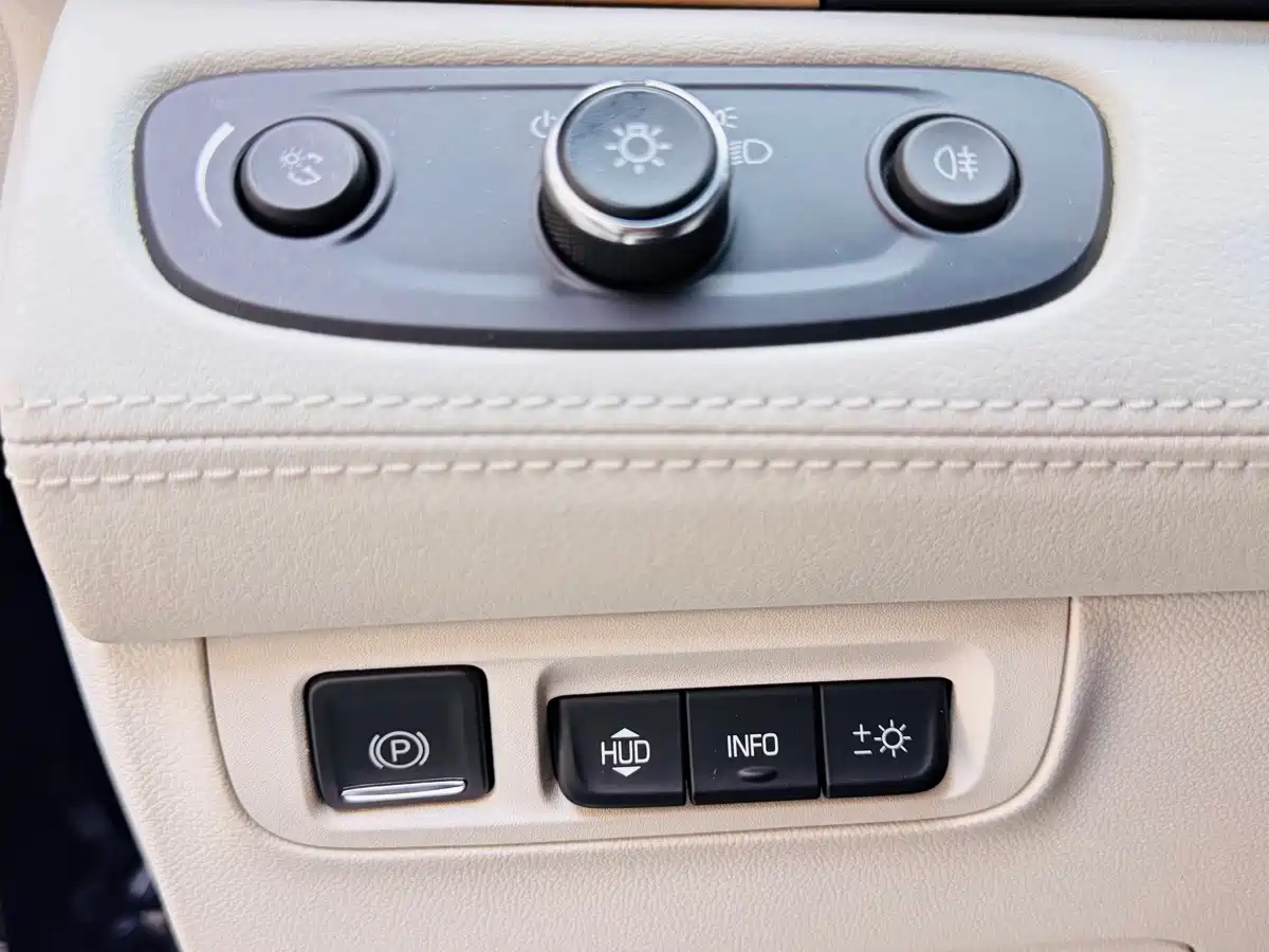 Фото 15 - Buick GL8