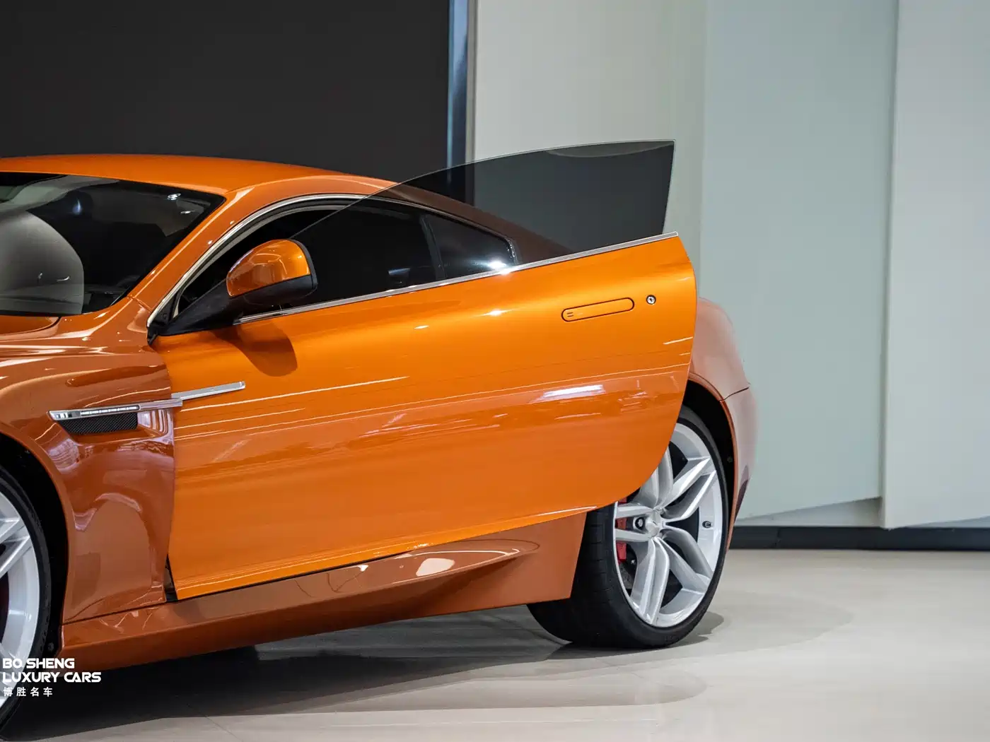 Aston Martin Virage 2012 6.0 Coupe фото 5