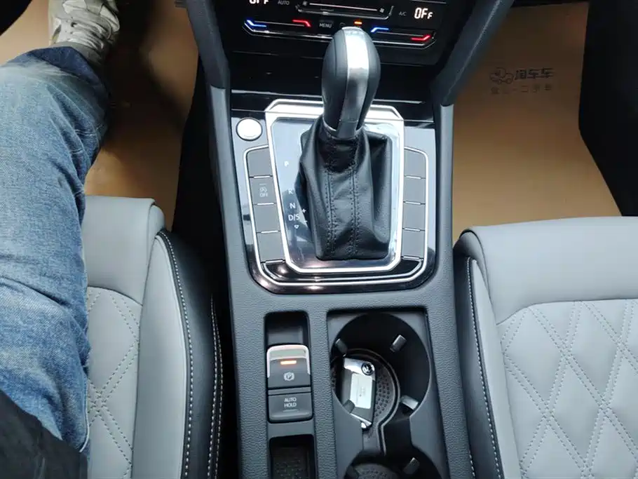 Volkswagen Magotan 2023 Model 2 Million Units Commemorative Edition 280TSI DSG Leading Version фото 16