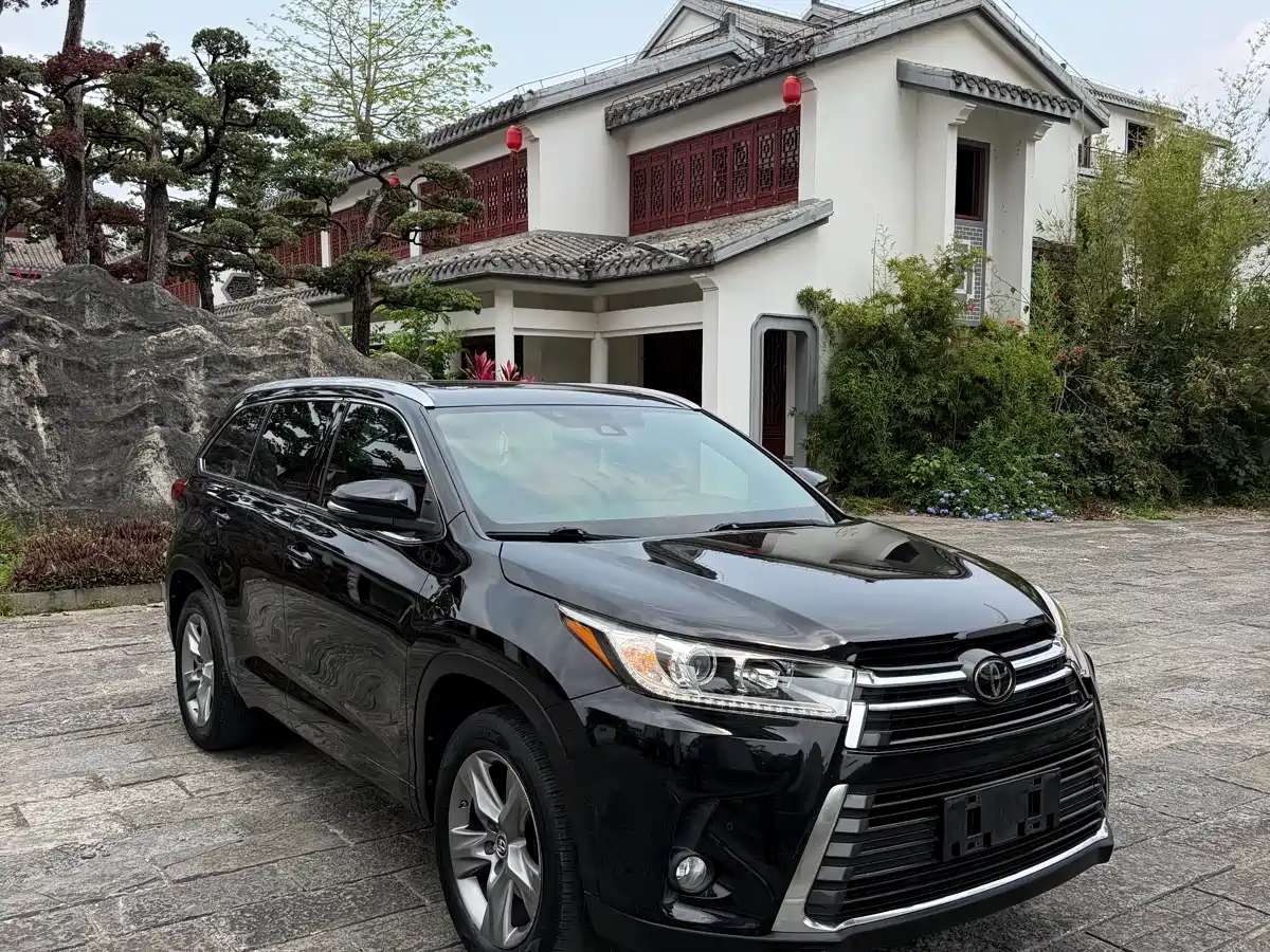 TOYOTA HIGHLANDER