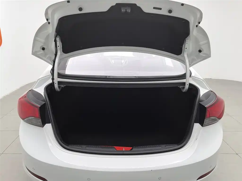 Hyundai Langdong 2016 1.6L Manual Premium Edition фото 16