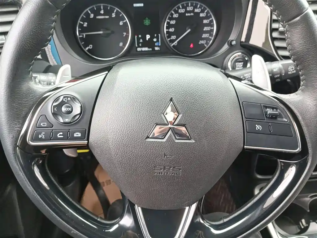 MITSUBISHI OUTLANDER
