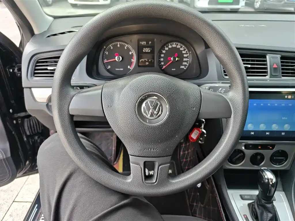 Volkswagen Lavida 2015 1.6L Automatic Trend Edition фото 7