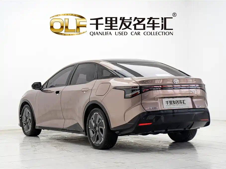 Toyota bZ3 2023 616km Long Range Premium фото 4