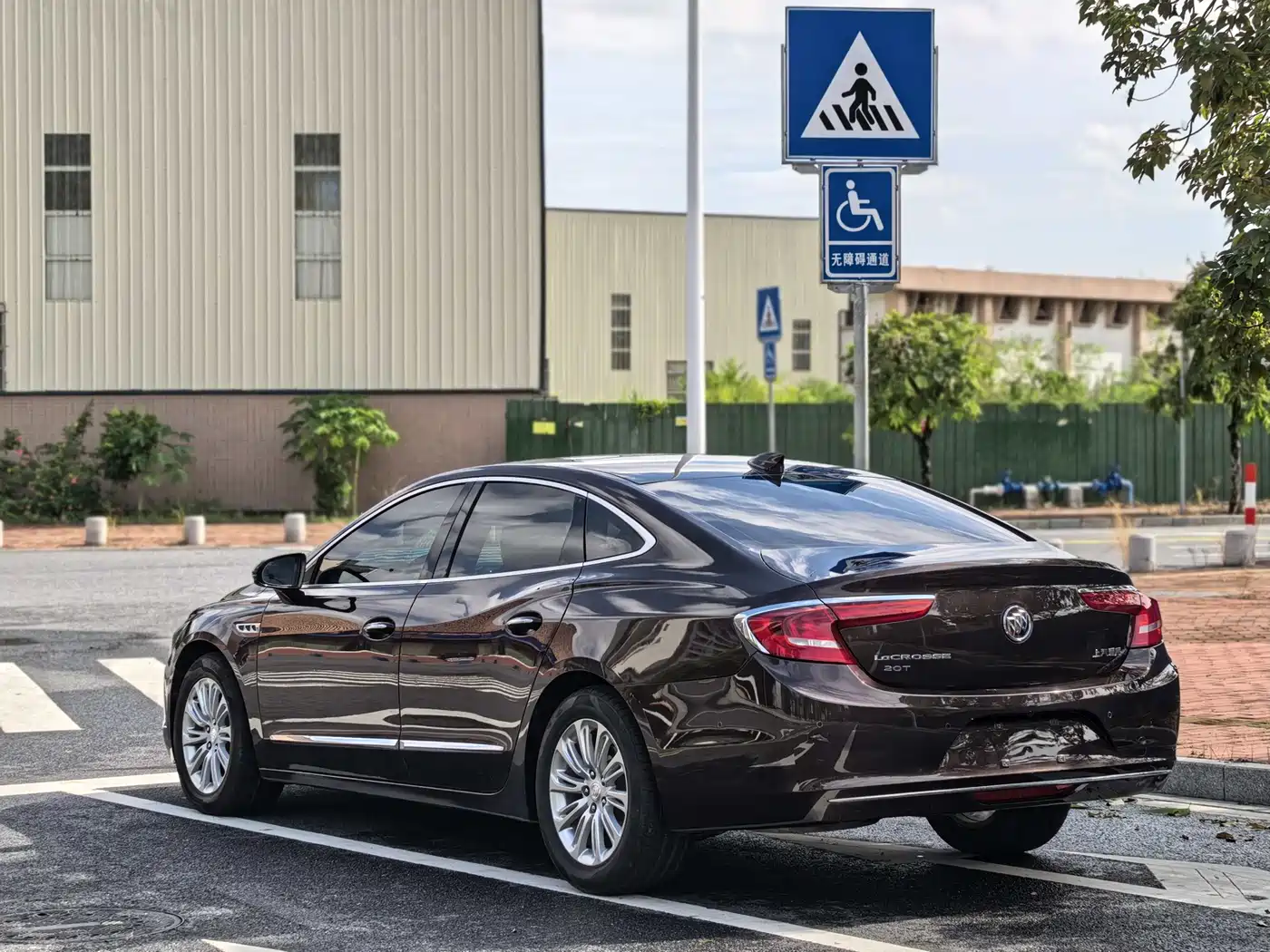 Buick LaCrosse 2018 Model 20T Luxury Edition фото 5