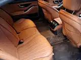 Photo 22 - Mercedes-Benz S-Class