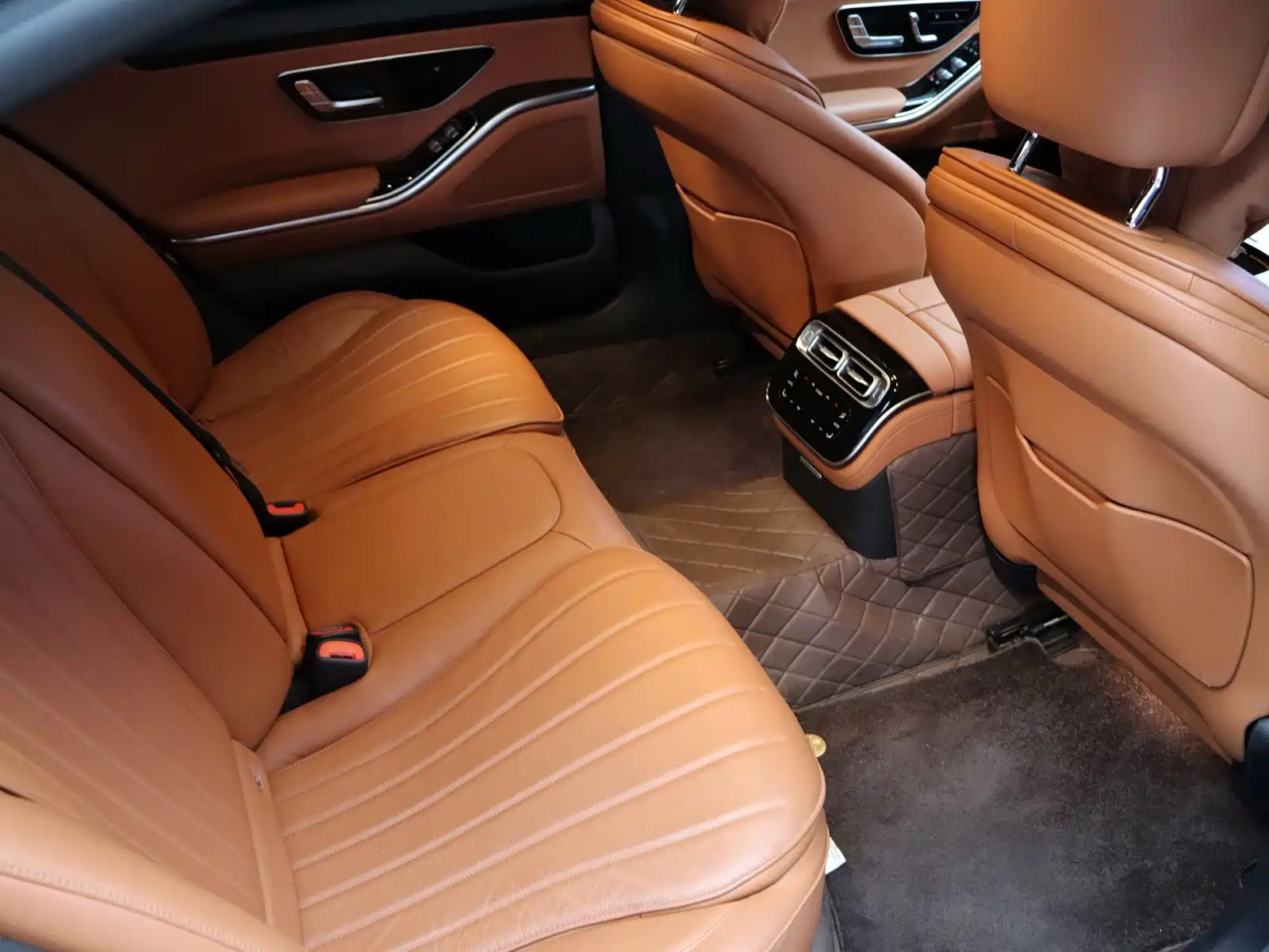 Photo 22 - Mercedes-Benz S-Class
