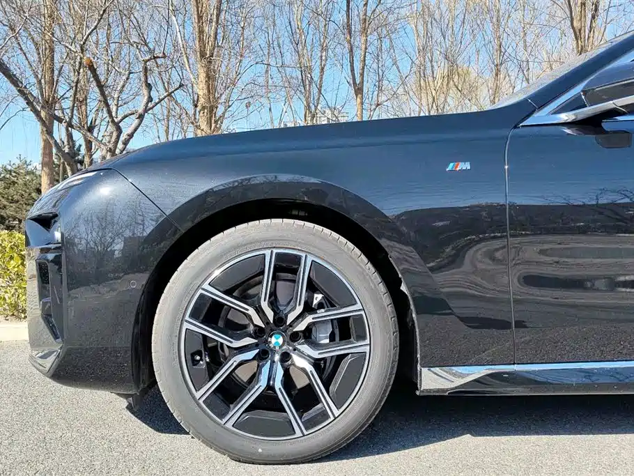 BMW 7-SERIES