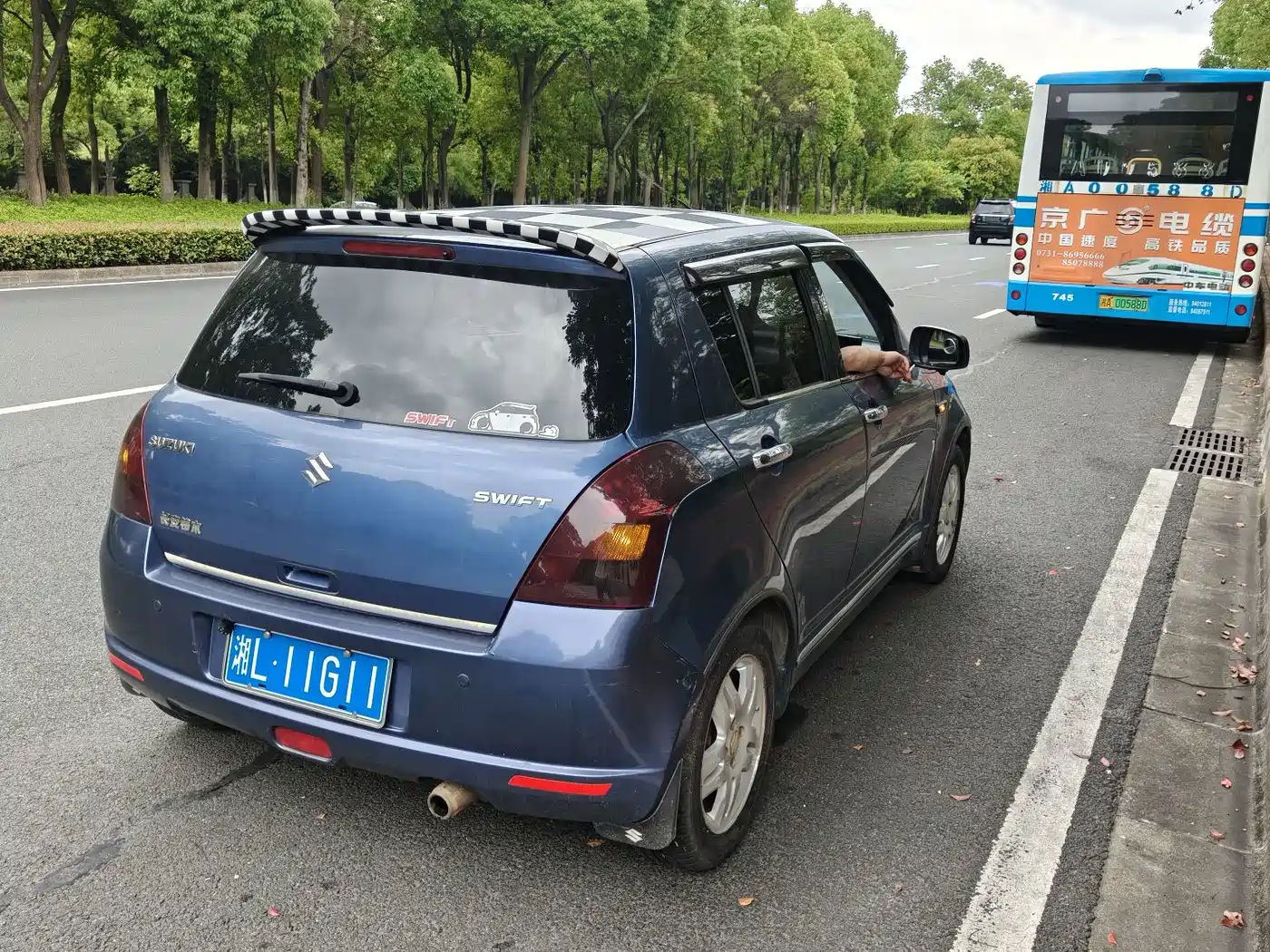 Фото 4 - Suzuki Swift
