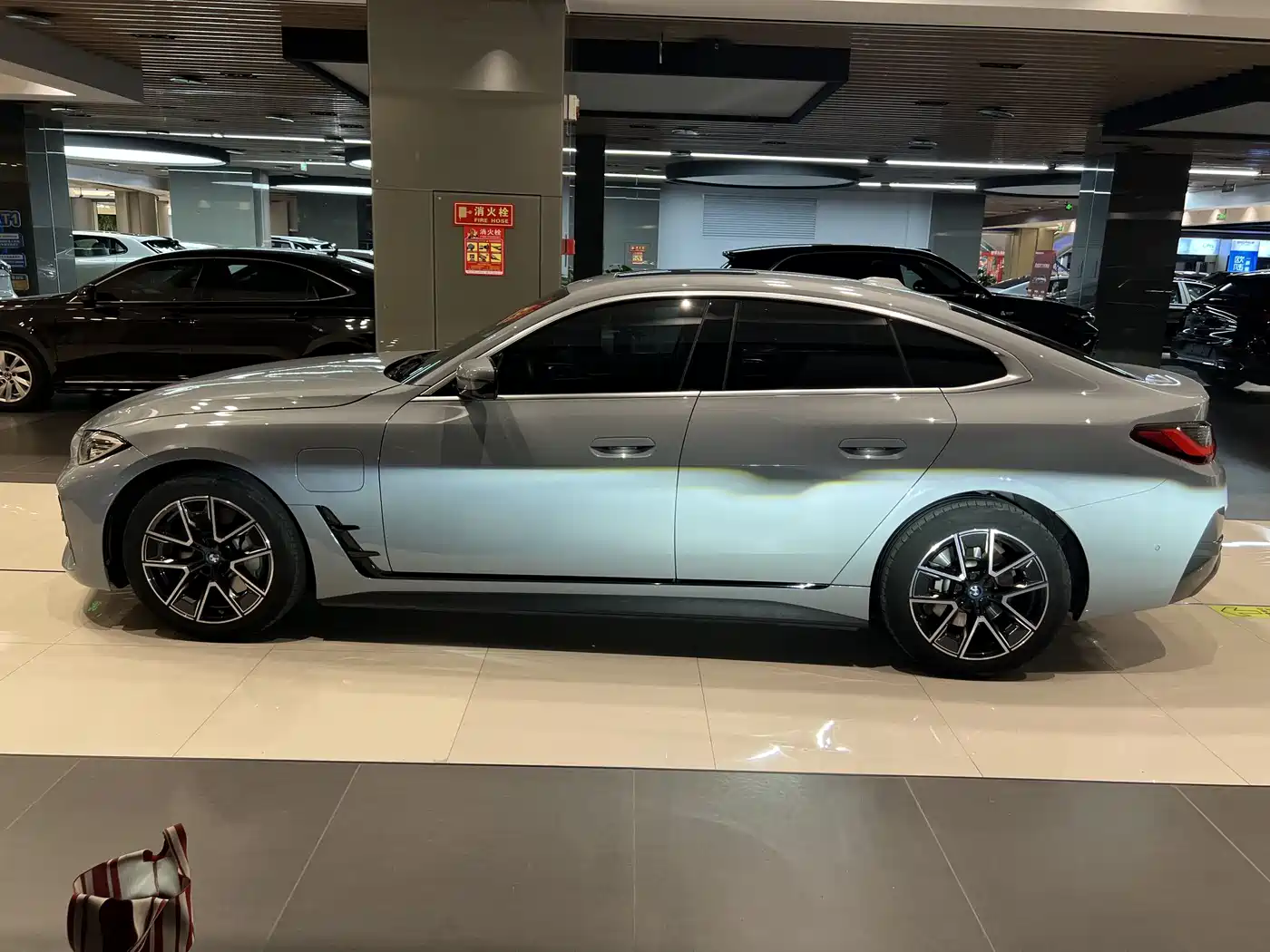 BMW i4 2023 eDrive35 фото 10