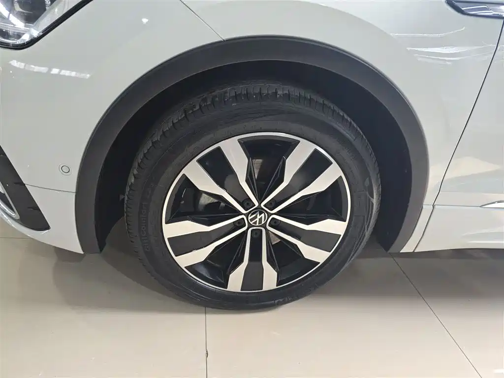 Volkswagen Tiguan L 2023 330TSI Auto 2WD R-Line Premium Edition фото 22