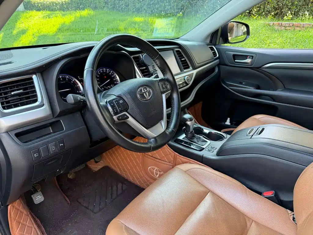 Фото 7 - Toyota Highlander