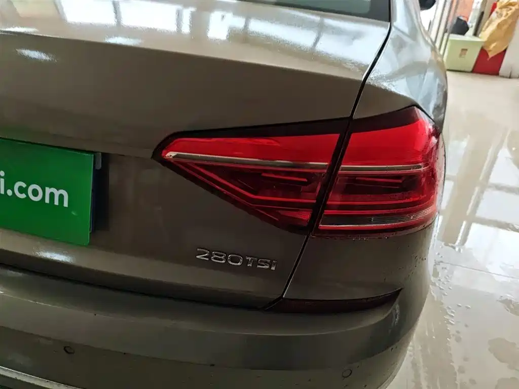 Volkswagen Passat 2017 280TSI DSG Prestige фото 8