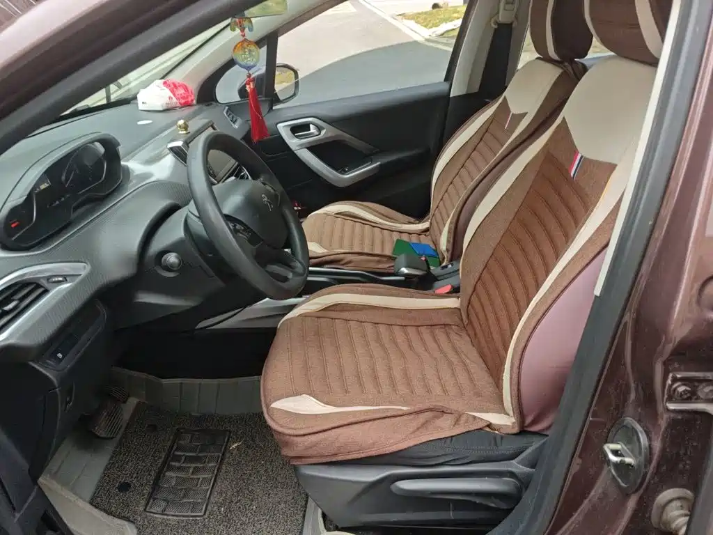 Peugeot 2008 2015 2014 1.6L Automatic Navigation Edition