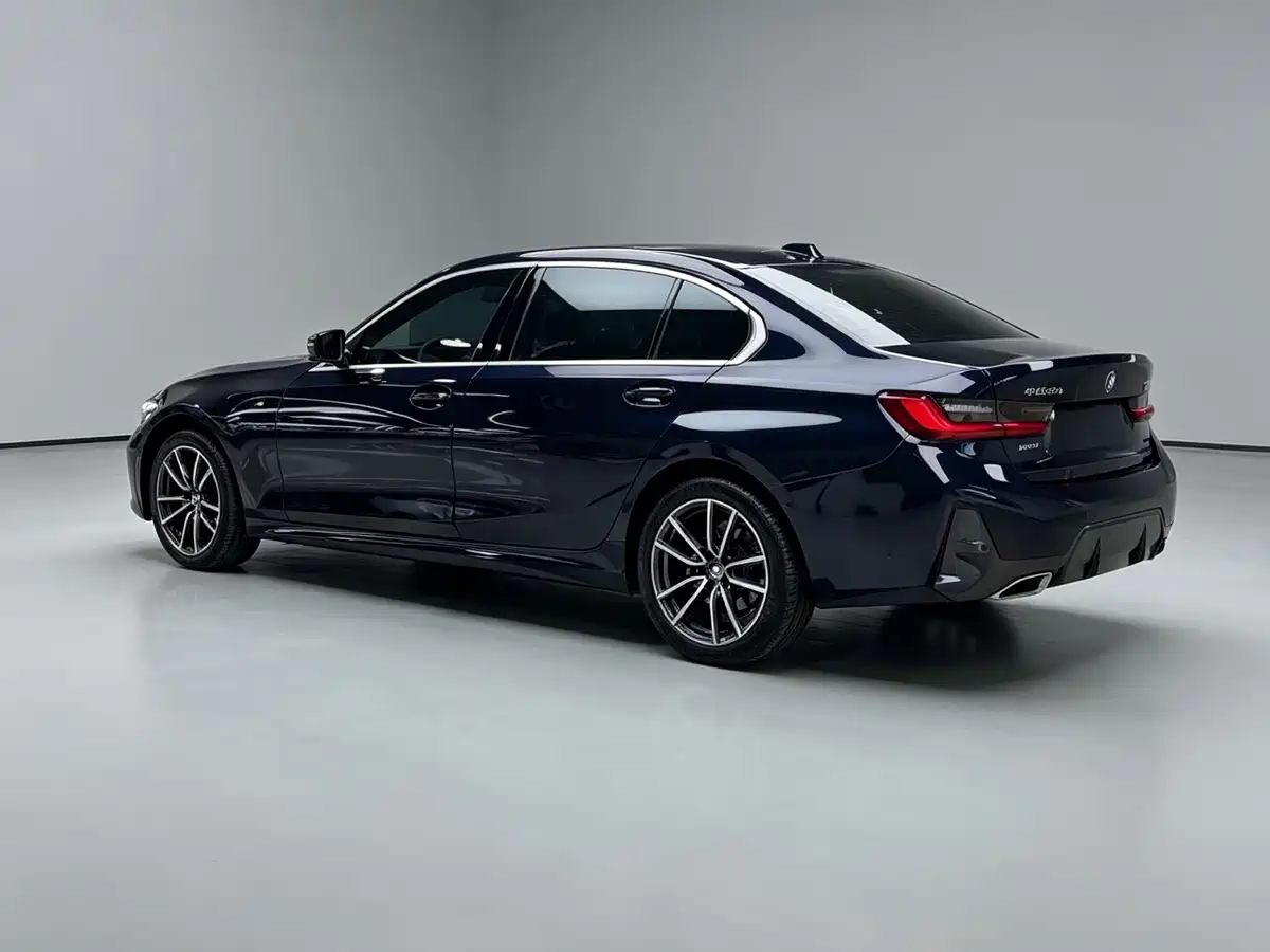 Photo 9 - BMW 3 Series