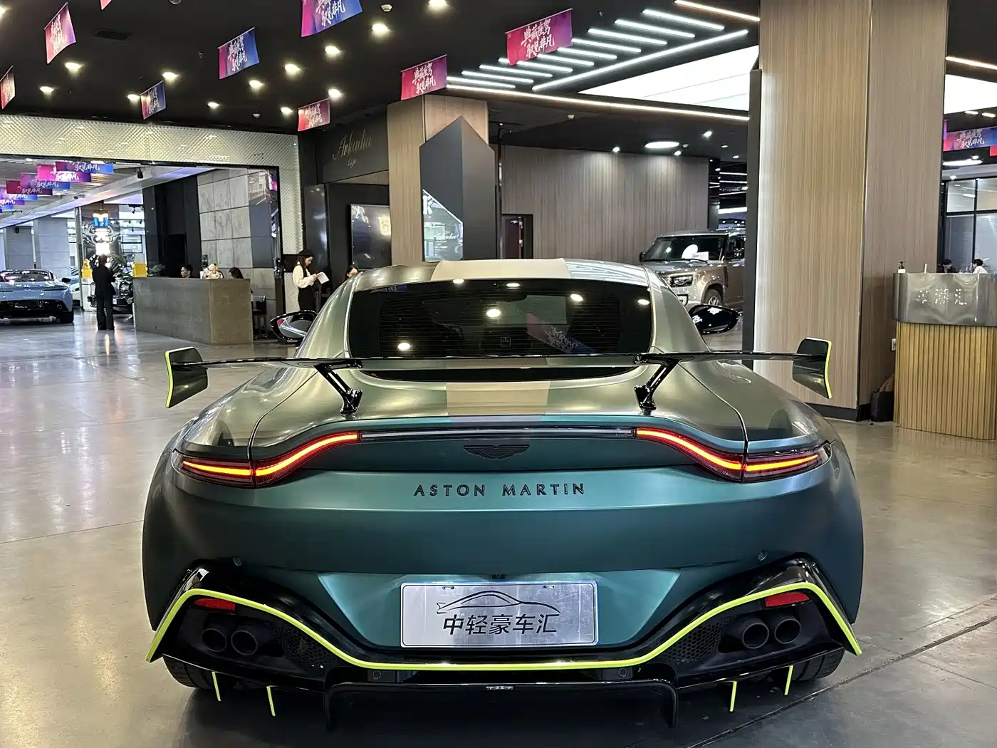 ASTON MARTIN V8 VANTAGE