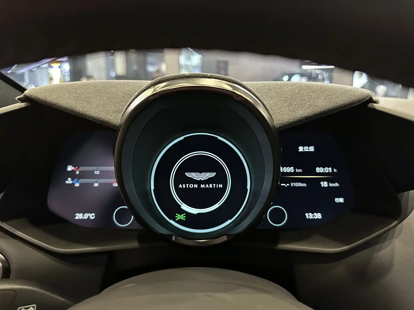 ASTON MARTIN V8 VANTAGE