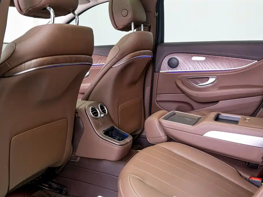 Mercedes-Benz E-Class 2023 E 300 L Fashion фото 7
