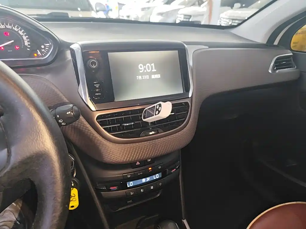 Peugeot 2008 2016 2014 1.6L Automatic Fashion Edition