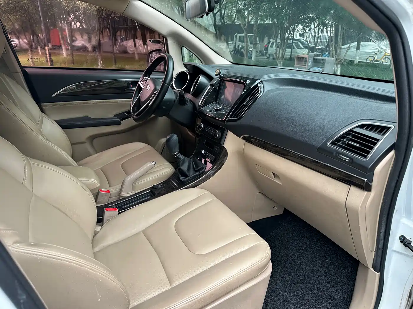 Lifan Xuanlang 2017 2017 1.8L Manual Comfort Type