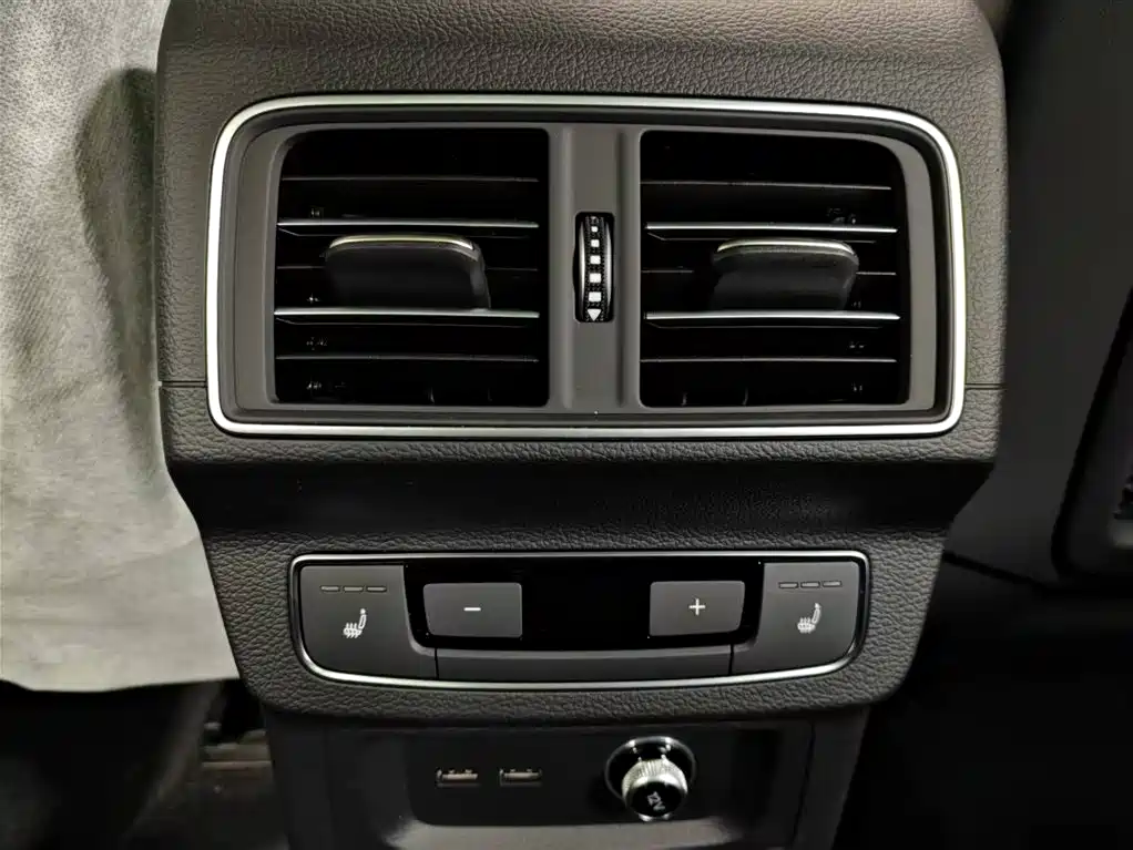 Audi Q5L 2025 Model Year Facelift 45th Anniversary Edition 45 TFSI Luxury Dynamic фото 12