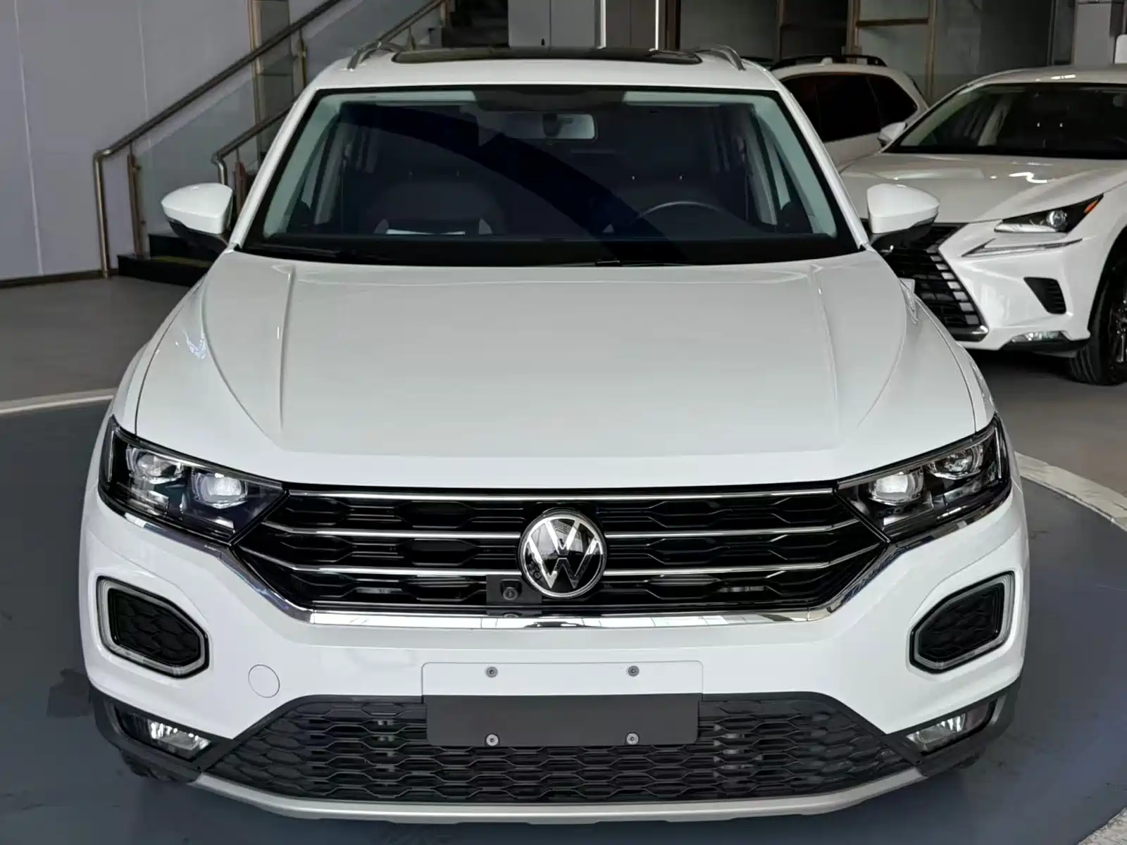 Фото 2 - Volkswagen T-ROC