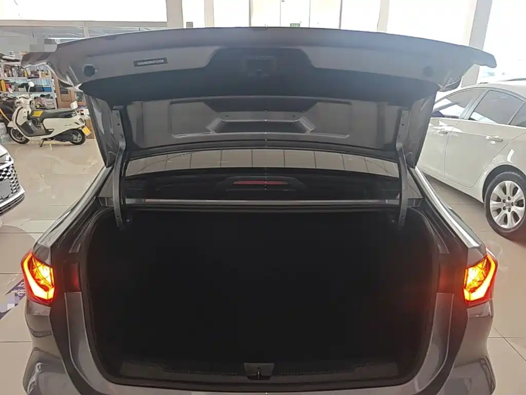 Roewe i5 2025 2026 1.5L Manual Comfort