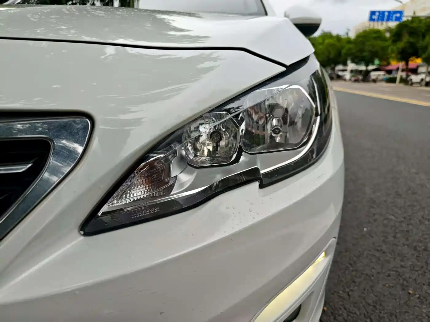 Peugeot 408 2014 1.8L Automatic Luxury Edition фото 4