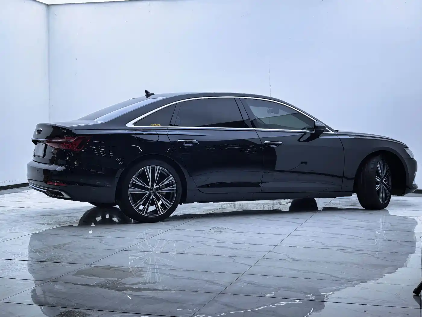 Фото 11 - Audi A6L