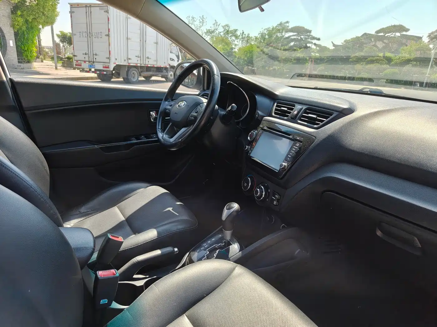 Kia K2 2012 Sedan 1.6L AT Premium Commemorative Edition фото 13