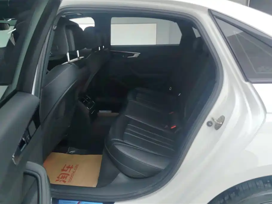 Audi A4L 2023 40 TFSI Luxury Sport фото 11