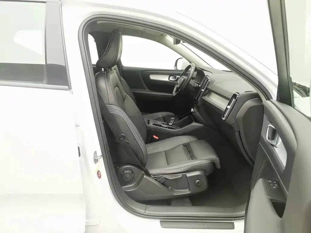 Volvo XC40 (Import) 2018 2019 T4 AWD Dawn Ice White