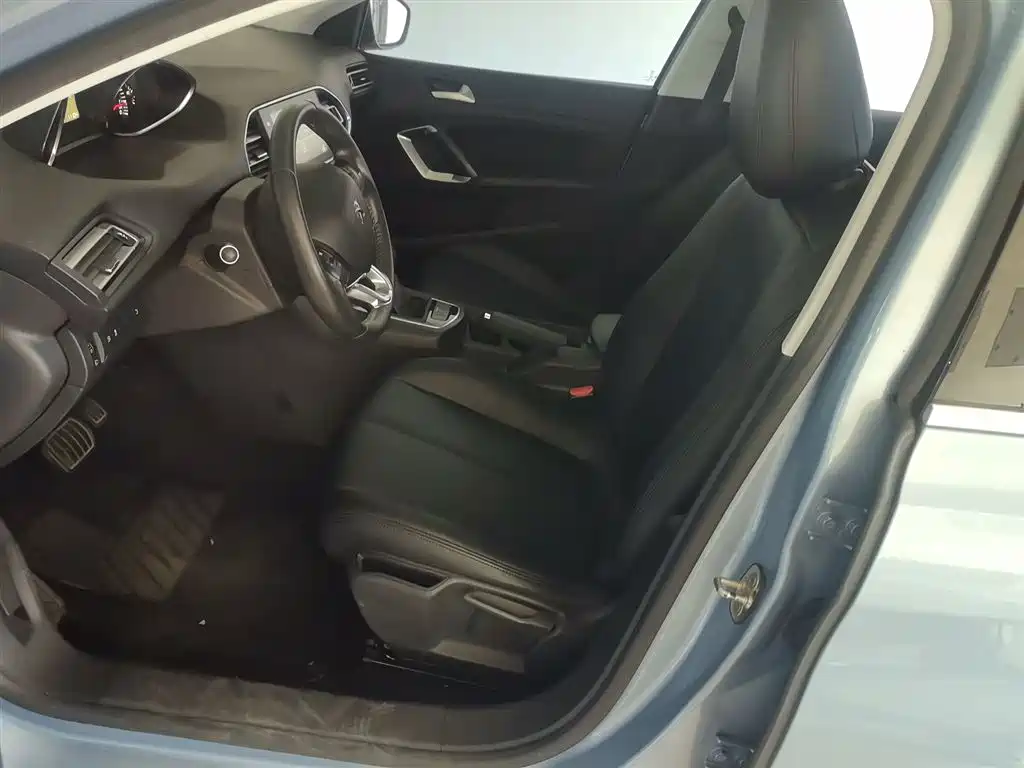 Peugeot 308S 2015 1.2T Auto Dynamic Edition фото 15