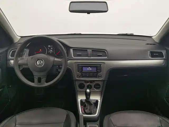 Volkswagen Lavida 2013 Facelift Classic 1.6L Automatic Comfort — фото 5