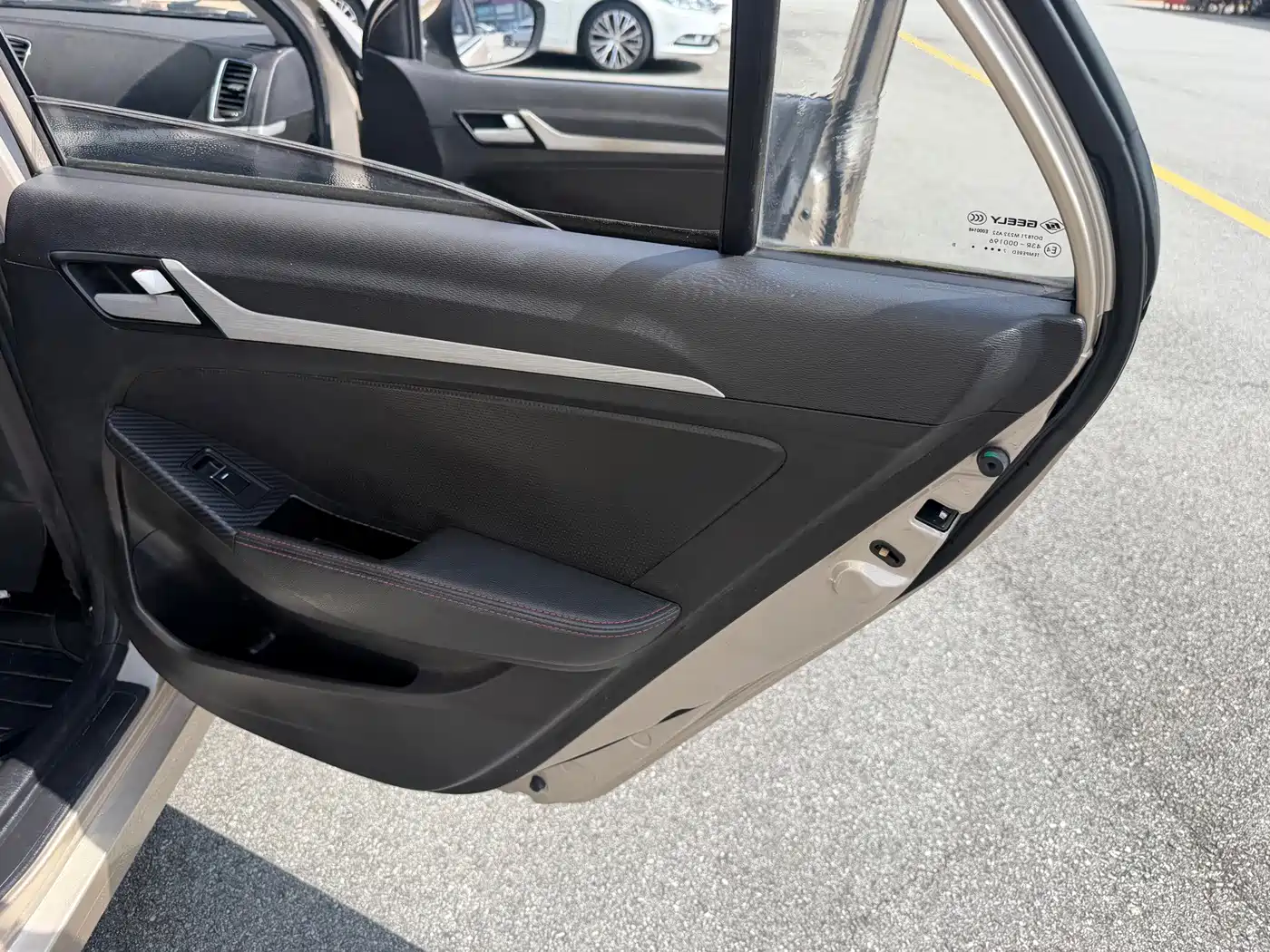 Photo 15 - Geely Vision